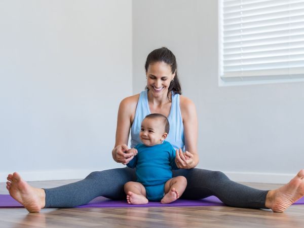 Κουρασμένη μαμά; Η yoga ως λύση στο γονεϊκό burnout