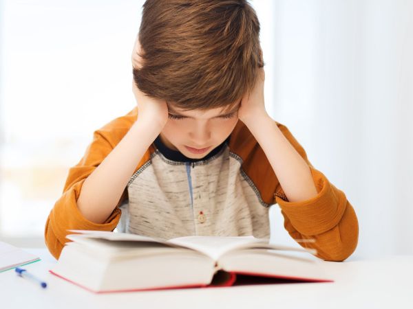 3 tips για να συγκεντρωθεί το παιδί σου καλύτερα στο διάβασμα