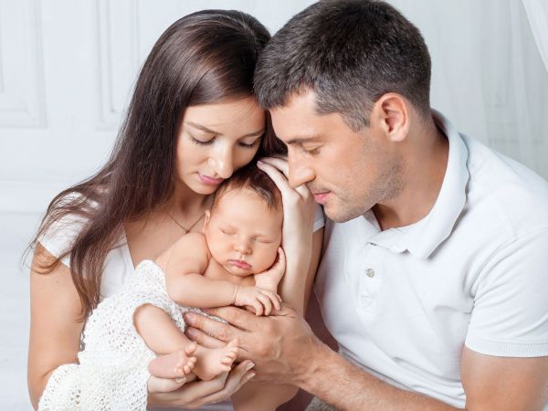 Μωρό 0 - 6 μηνών: Ο απόλυτος οδηγός φροντίδας για νέους γονείς