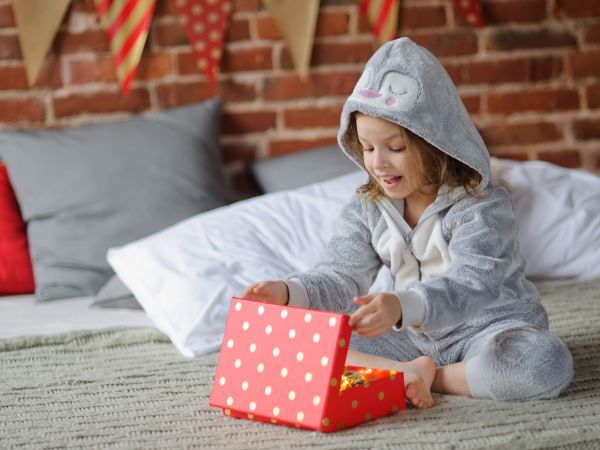 Έρευνες αποκαλύπτουν: Τα πολλά παιχνίδια κάνουν τα παιδιά… δυστυχισμένα