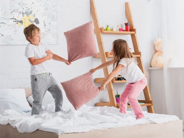 Στο ίδιο δωμάτιο τα αδέρφια ή όχι;