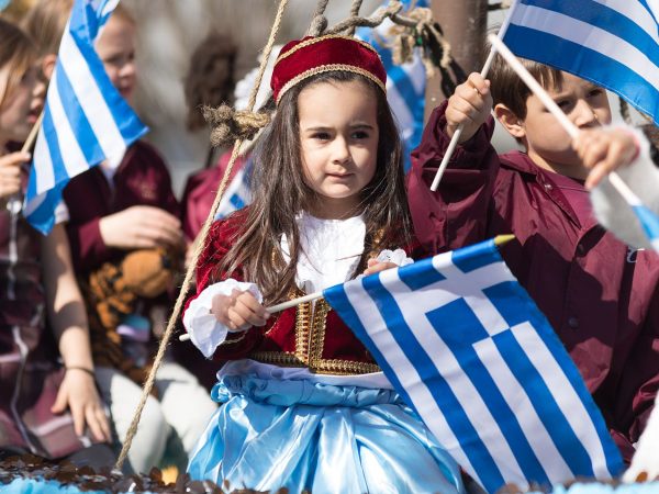25η Μαρτίου: Μιλήστε στα παιδιά για την εθνική επέτειο με απλά λόγια