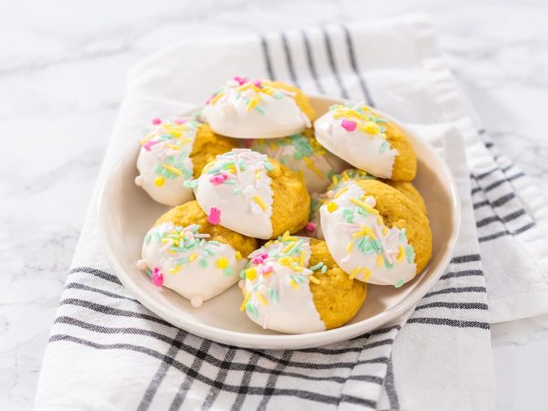 Πασχαλινά νηστίσιμα μπισκότα με λευκή σοκολάτα - Το τέλειο γλύκισμα