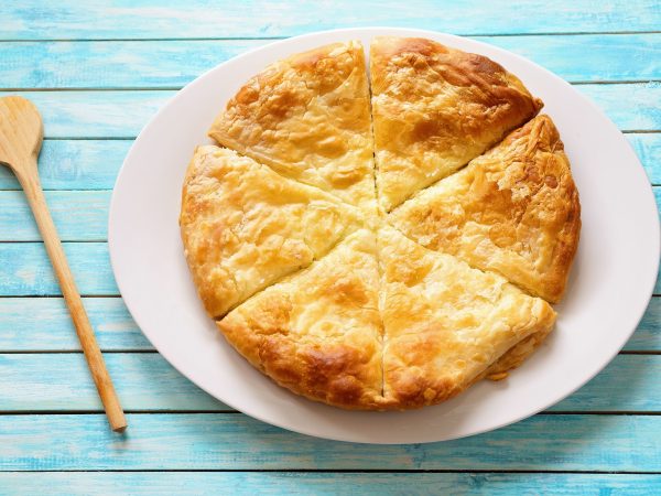 Μακαρονόπιτα με χωριάτικο φύλλο - Σαν της γιαγιάς