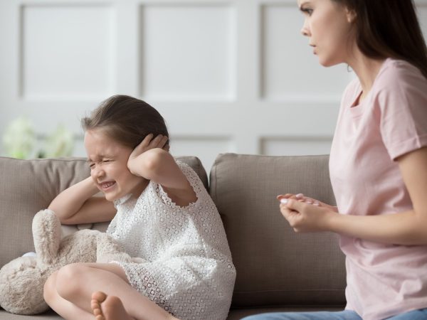 Τα παιδιά που ακούνε με την πρώτη φορά έχουν γονείς που κάνουν αυτά τα 5 πράγματα