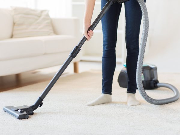 To tip της μαμάς: Το έξυπνο κόλπο με το βαμβάκι στην ηλεκτρική σκούπα