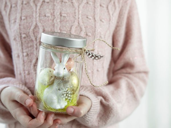 Πασχαλινή διακόσμηση: Ιδέες για τις άδειες διάφανες γυάλες σας