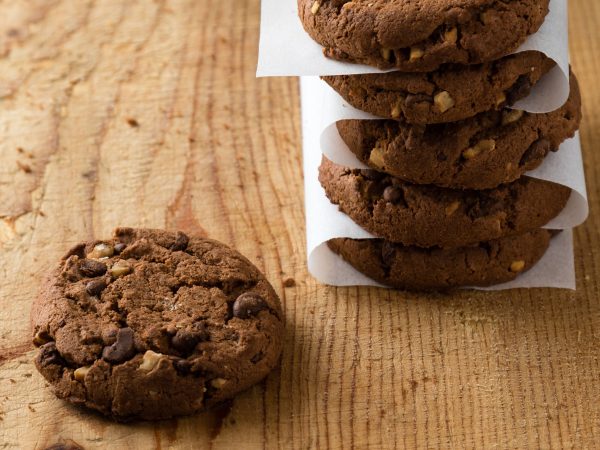 Σοκολατένια μπισκότα με 3 υλικά - Νηστίσιμα και χωρίς λάδι