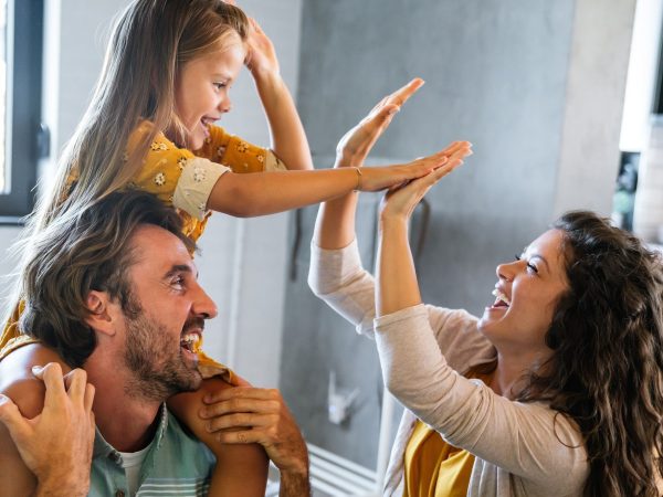 Πόσες από αυτές τις «μπαμπαδίστικες» ατάκες λέτε ενώ είστε μαμά;