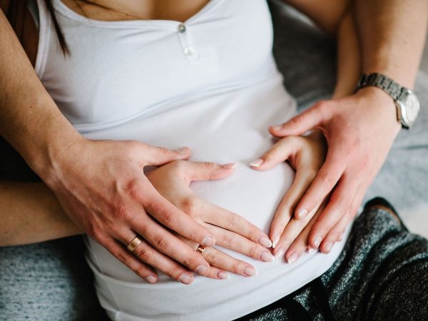 Τι σημαίνουν τα καφέ υγρά στην εγκυμοσύνη