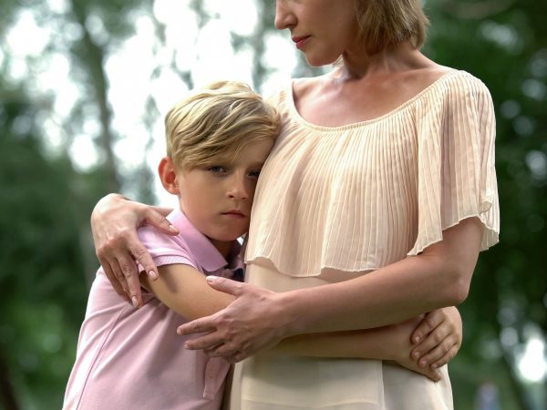 7 πράγματα που δεν συνειδητοποιείτε ότι είναι αντιδράσεις και τραύματα από την παιδική σας ηλικία