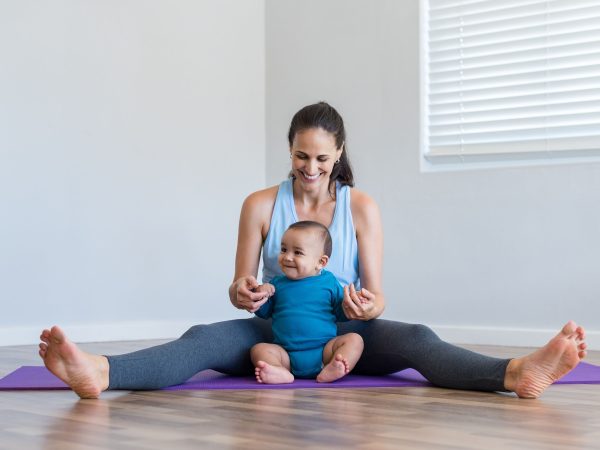 Κουρασμένη μαμά; Η yoga ως λύση στο γονεϊκό burnout