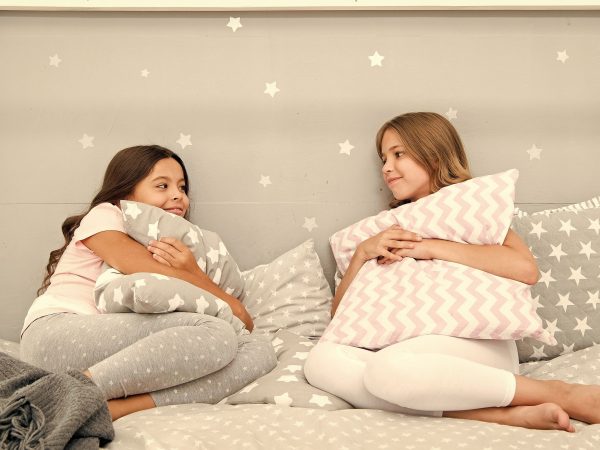 Ποια είναι η κατάλληλη ηλικία για το πρώτο sleepover του παιδιού σας;