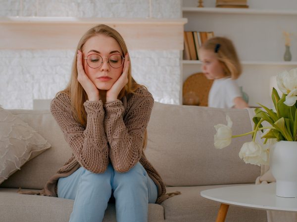 Burnout: Πώς μπορούν οι μαμάδες να φροντίσουν τον εαυτό τους;