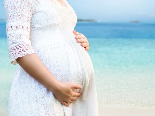 Πρήξιμο, αφυδάτωση και καύσωνας στην εγκυμοσύνη – Πρακτικές λύσεις