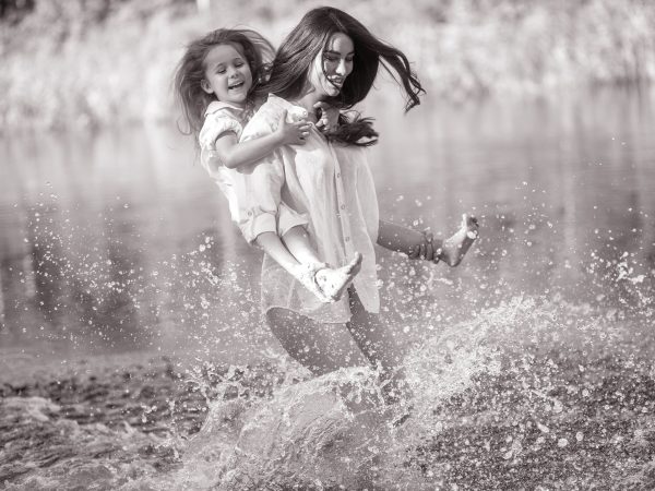 Η καθημερινή πρόκληση του «να απολαμβάνεις την κάθε στιγμή» ως μαμά