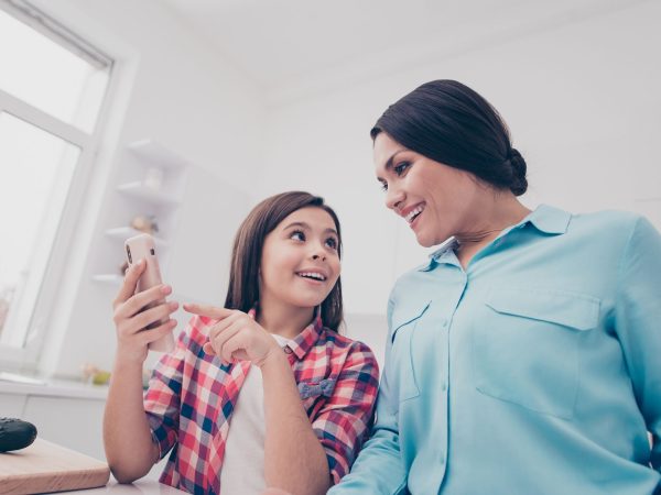 Αρνούμαι να νιώσω ενοχές επειδή πήρα στο μικρό παιδί μου κινητό