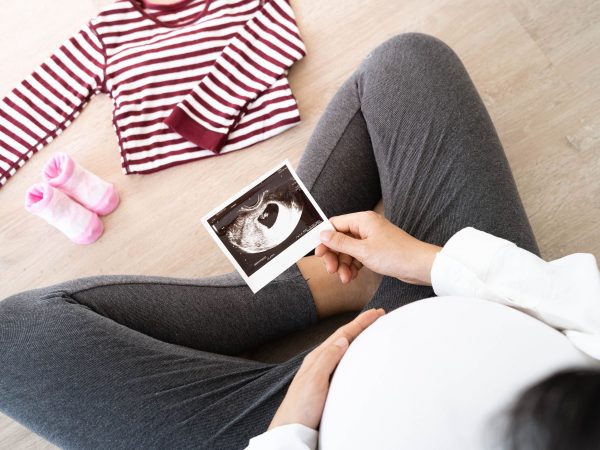 Πρώτο τρίμηνο εγκυμοσύνης: Τι συμβαίνει στο μωρό σου κάθε εβδομάδα