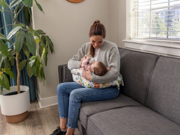 Θηλασμός με άνεση: Όλα όσα χρειάζεται μια νέα μαμά