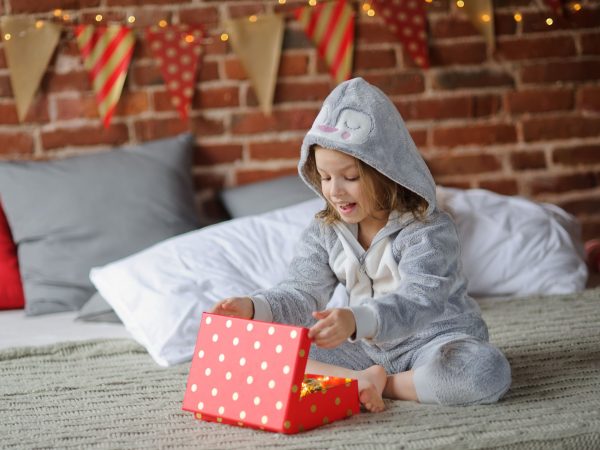 Έρευνες αποκαλύπτουν: Τα πολλά παιχνίδια κάνουν τα παιδιά… δυστυχισμένα