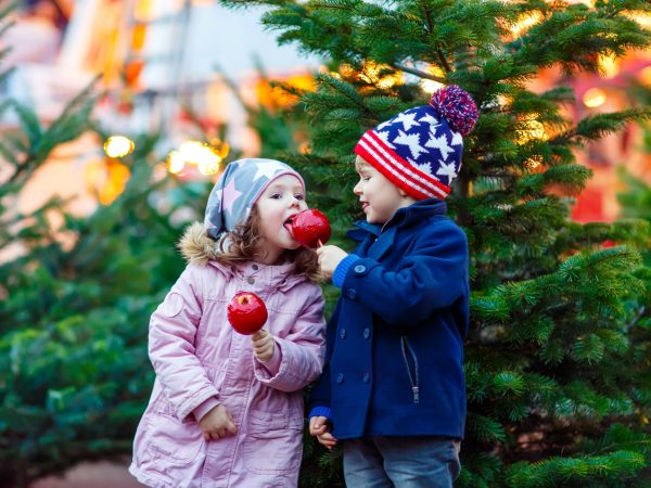 Λίστα γιορτινών δραστηριοτήτων: 17 διασκεδαστικά πράγματα να κάνετε ως οικογένεια