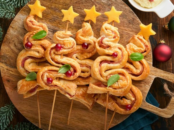 Χριστουγεννιάτικα σουβλάκια - Δεντράκια με σφολιάτα αλμυρά