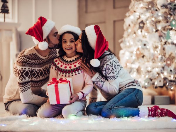 Έρευνα: Πώς τα παιδιά κρατούν ζωντανό το πνεύμα των Χριστουγέννων για όλη την οικογένεια
