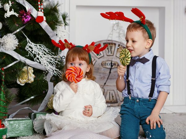 Ασφαλή Χριστούγεννα για παιδιά με αλλεργίες: Βασικές συμβουλές από παιδοαλλεργιολόγο