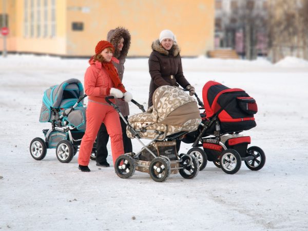 Γιατί οι φιλίες με άλλους νέους γονείς είναι το μυστικό για μια ήρεμη και χαρούμενη αρχή