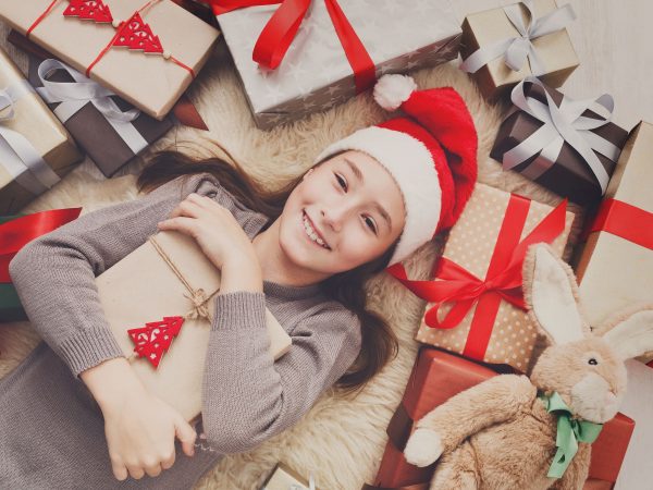 Πώς πρέπει να έρχονται τα δώρα από τον Άγιο Βασίλη; Λάθη που κάνουν όλοι οι γονείς