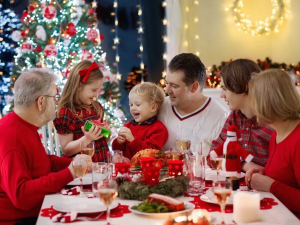 Πώς να κάνετε τα παιδιά σας χαρούμενα κι αυτά τα Χριστούγεννα με περιορισμένο budget