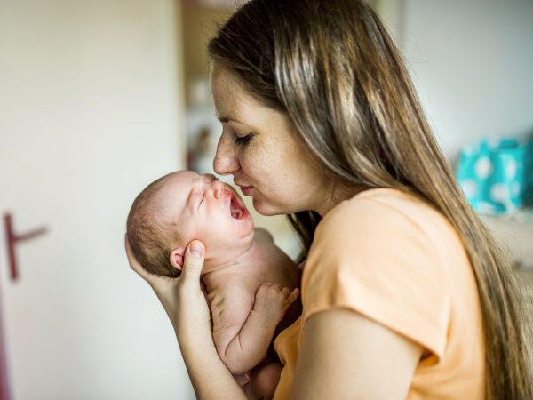Κοιλιακά άλγη (κολικοί) μωρού: Τι πρέπει να κάνω;