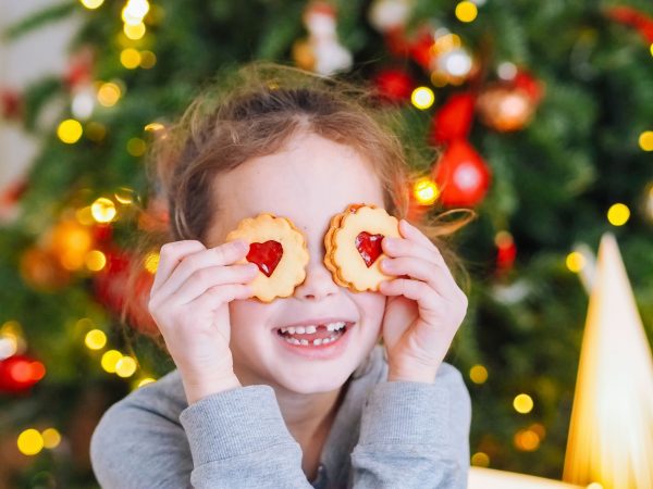 Πώς θα διαχειριστούμε την κατανάλωση γλυκών από τα παιδιά την περίοδο των γιορτών;