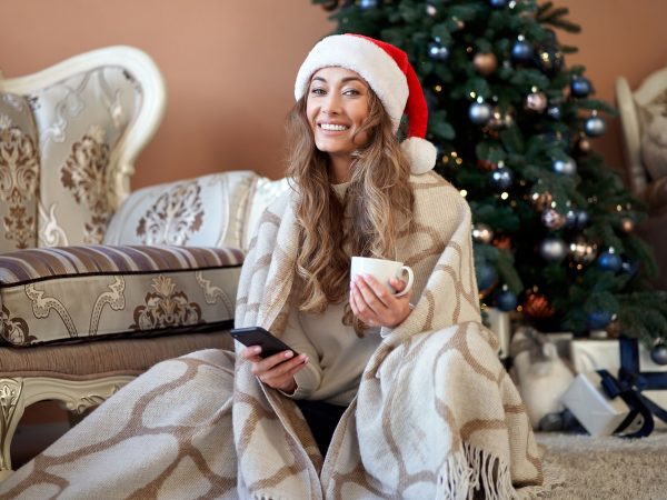 6 tips για μαμάδες που θέλουν πραγματικά να χαλαρώσουν μέσα στις γιορτές