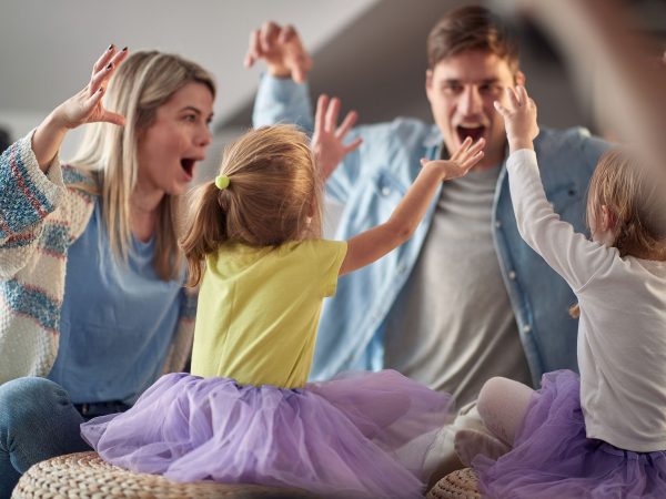 Γονείς και ηθική: Πώς η ανατροφή διαμορφώνει τα συναισθήματα των παιδιών