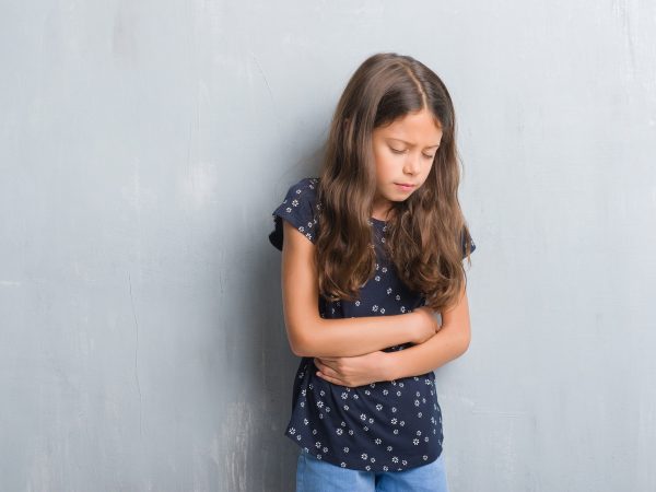 4 λόγοι που πονάει η κοιλίτσα του παιδιού σας - Πώς να αντιμετωπίσετε τον πόνο;