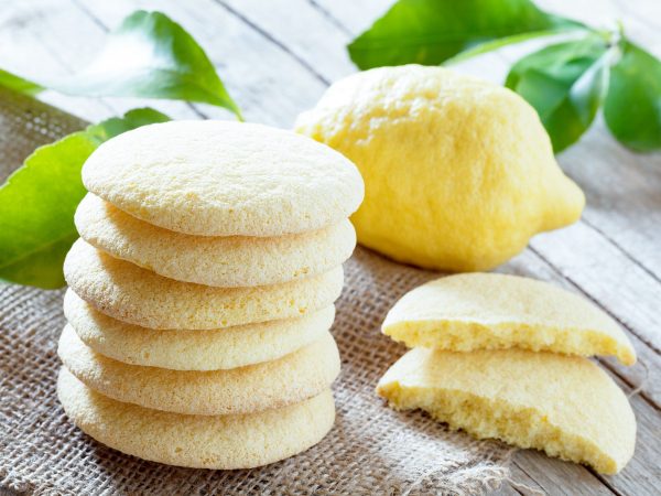 Εύκολη συνταγή για μπισκότα λεμονιού με λίγα υλικά