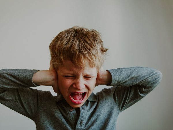 Τι είναι το Σύνδρομο Tourette και πώς να βοηθήσετε το παιδί σας