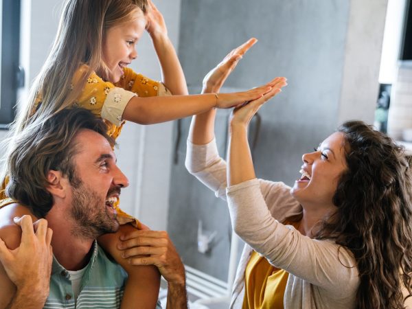 7 τρόποι που οι ευαίσθητοι γονείς συνδέονται με τα παιδιά τους