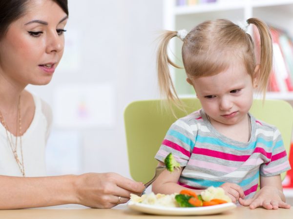 6 λάθη που οι γονείς πρέπει να αποφύγουν αν το παιδί είναι επιλεκτικό στο φαγητό