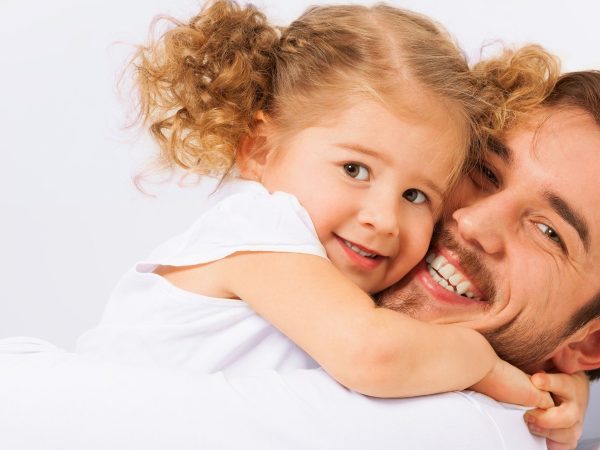 Τι χρειάζεται μια κόρη από τον μπαμπά της; (vid)