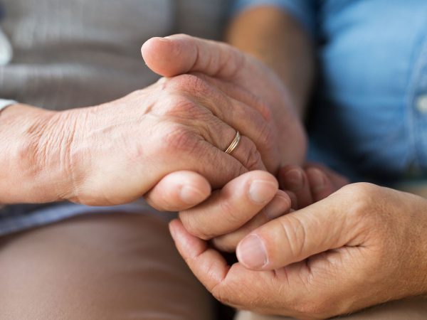 Πάνω από 40 χρόνια μαζί: Συμβουλές ζευγαριών για έναν ευτυχισμένο γάμο