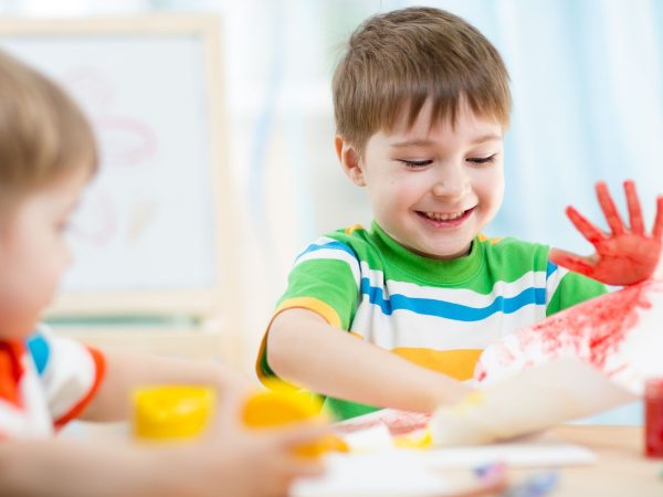 Ζωγραφική για παιδιά: Πώς να μάθουν να σχεδιάζουν ζωάκια με τα χέρια τους βήμα - βήμα (vid)