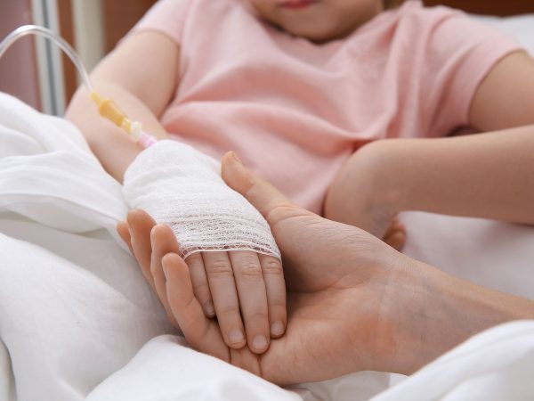 Η πίστη δεν σε κάνει άτρωτο στον πόνο του παιδιού σου, απλώς σε βοηθά να συνεχίζεις