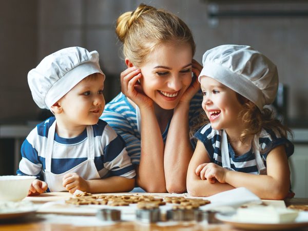 8 απλοί τρόποι να βελτιώσεις τη διατροφή των παιδιών χωρίς να τα πιέσεις