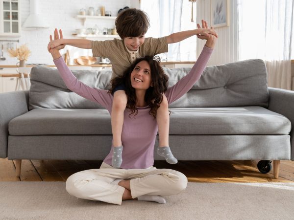 10 δραστηριότητες χωρίς οθόνες για να γεμίσετε δημιουργικά το πρόγραμμα των παιδιών