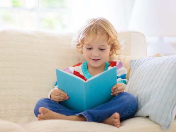 5 κόλπα για να κάνεις τα παιδιά σου να αγαπήσουν τα βιβλία