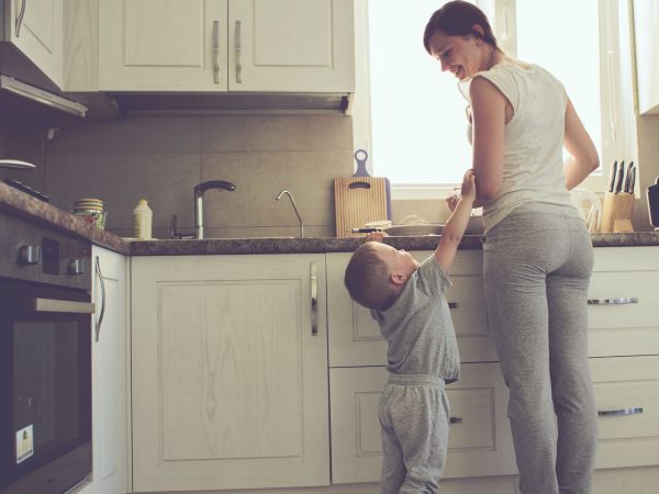 Ανταποκρινόμενη γονεϊκότητα: Πώς η προσοχή σου διαμορφώνει τον εγκέφαλο του παιδιού