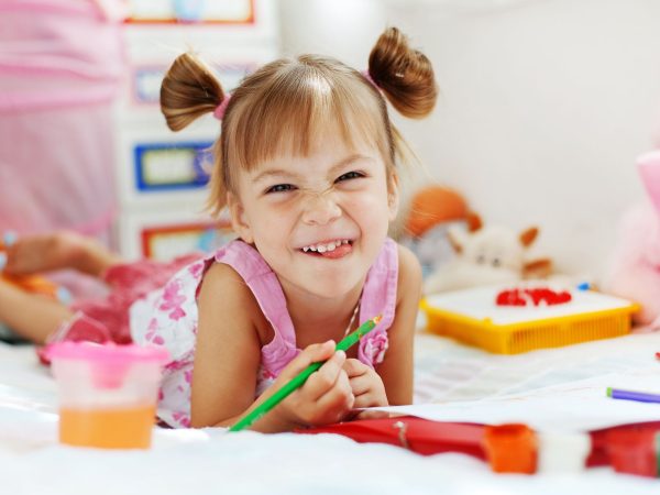 9 δημιουργικές δραστηριότητες που μπορούν να κάνουν τα παιδιά μόνα τους