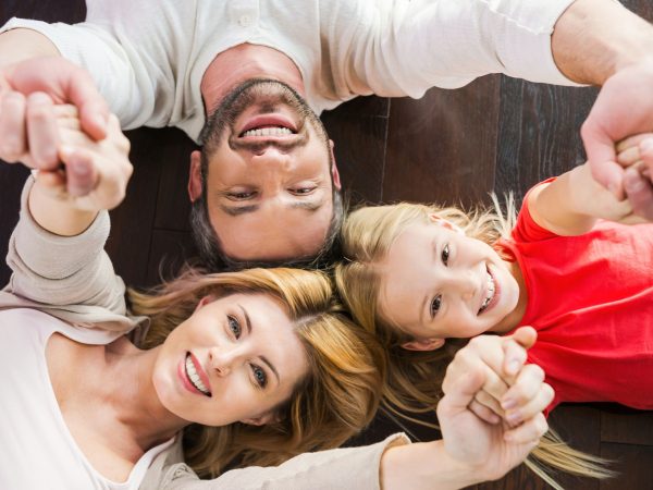 Μεγαλώνοντας μοναχοπαίδι: 12 χαρακτηριστικά και 7 συμβουλές για γονείς